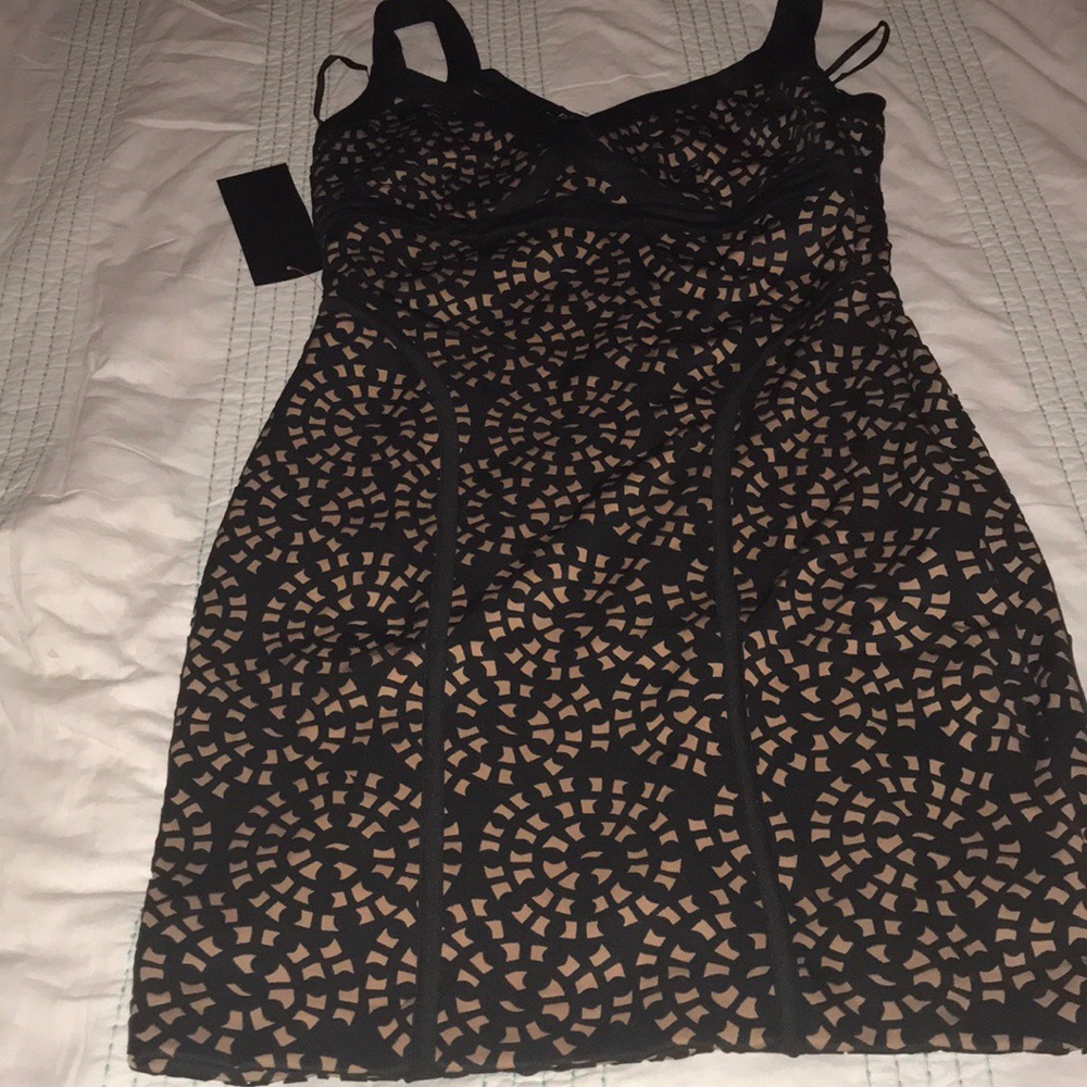 Cocktail dress with side zipper.